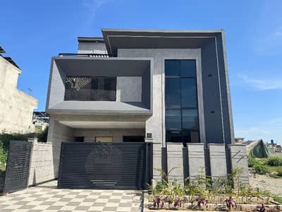 House For Sale In Rs. 38000000