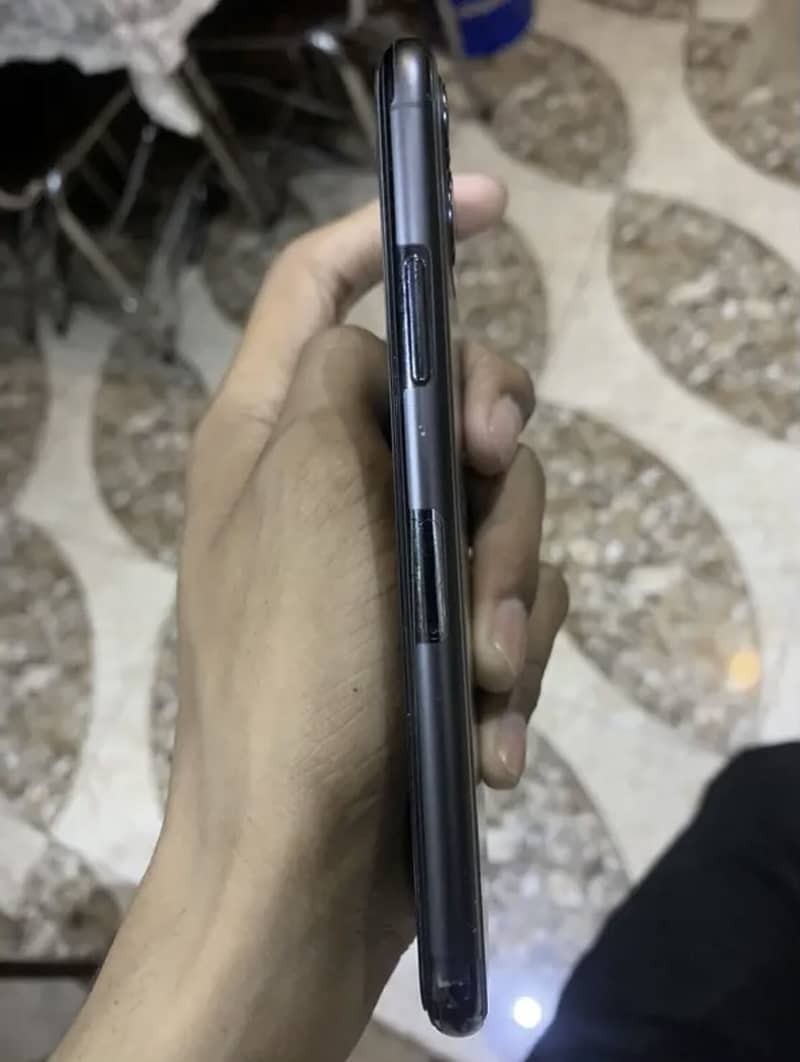 Apple iPhone 11 Pro 2