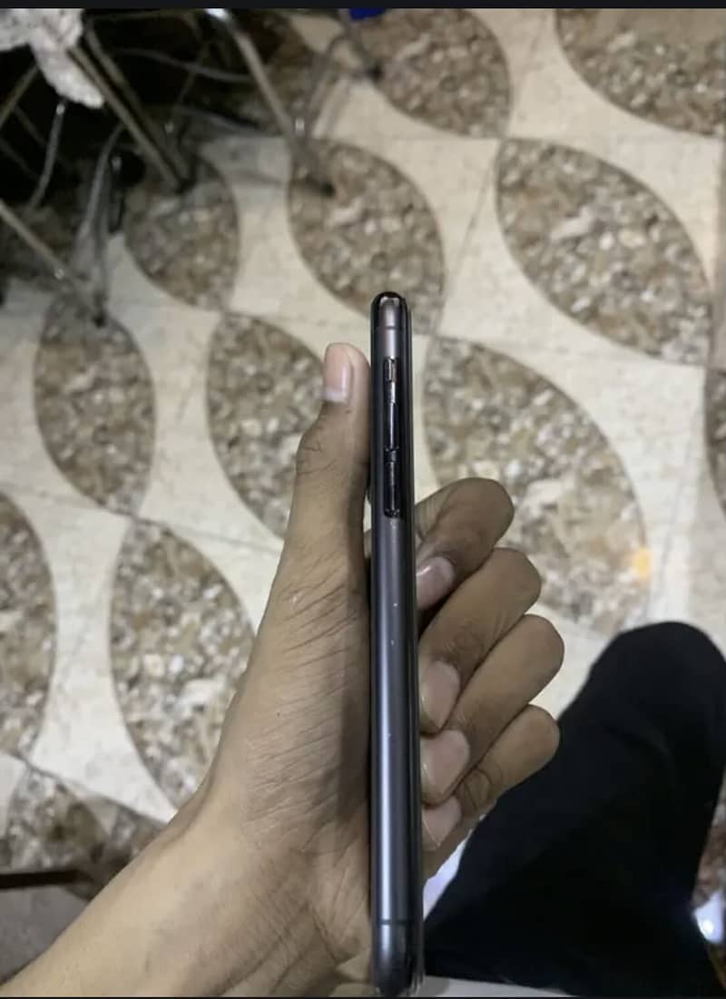 Apple iPhone 11 Pro 4