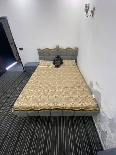 Queen size bed set urgent sale
