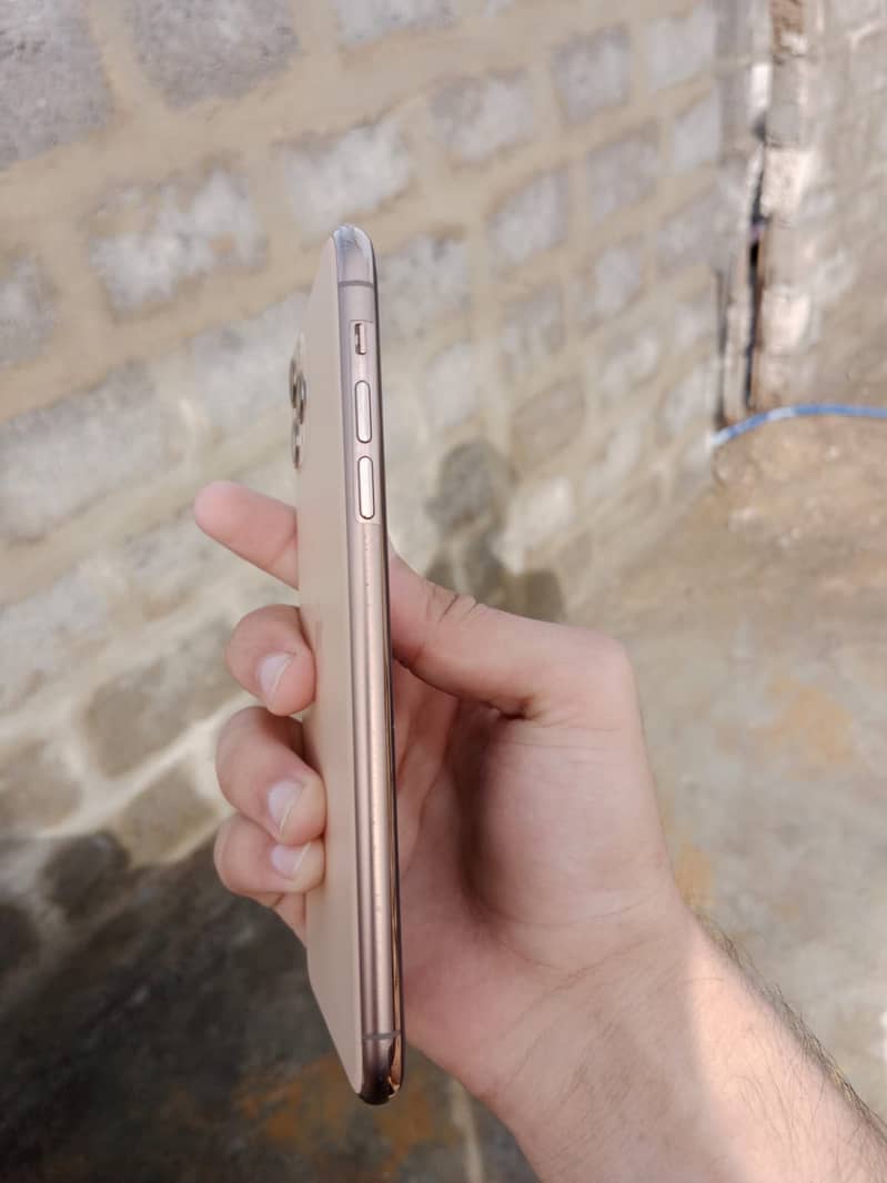 Apple iPhone 11 Pro Max 3