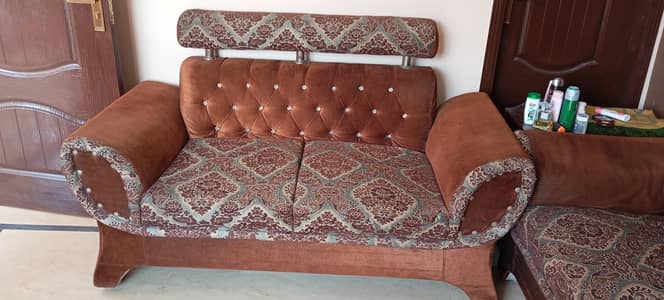 7 Seater SOFA king size in good condition urgent available