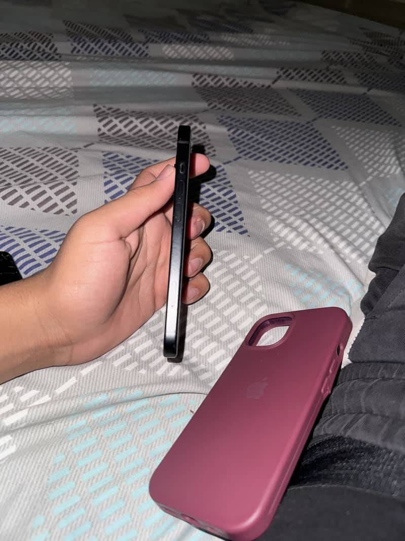 Apple iPhone 15 4