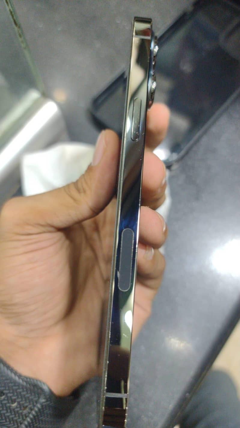 Apple iPhone 13 Pro Max 4