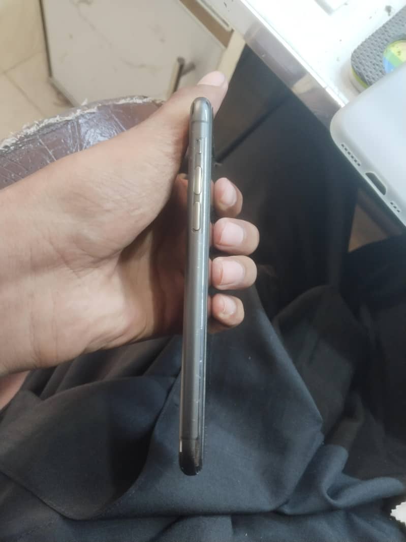 Apple iPhone 11 Pro 2
