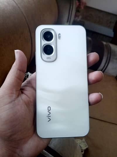 Vivo y500.8/128 gb. 8100 mAh battery. 2 months use only
