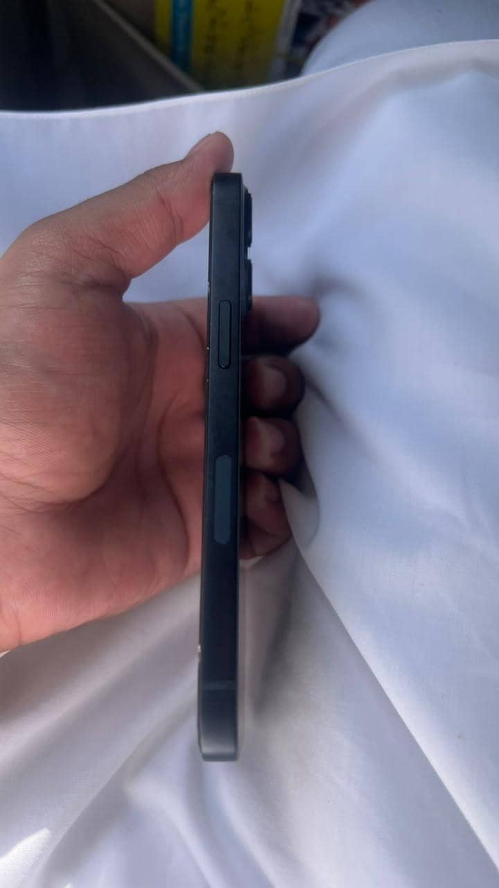 Apple iPhone 13 2