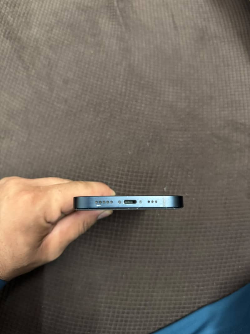 Apple iPhone 13 4