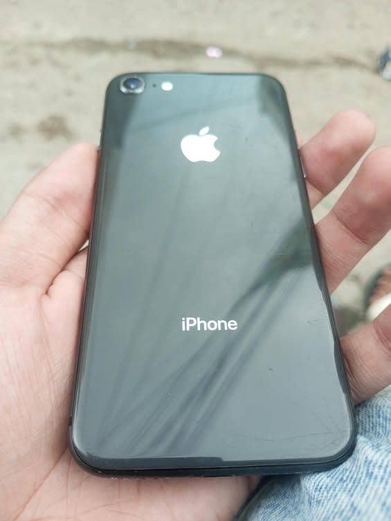 Apple iPhone 8 1