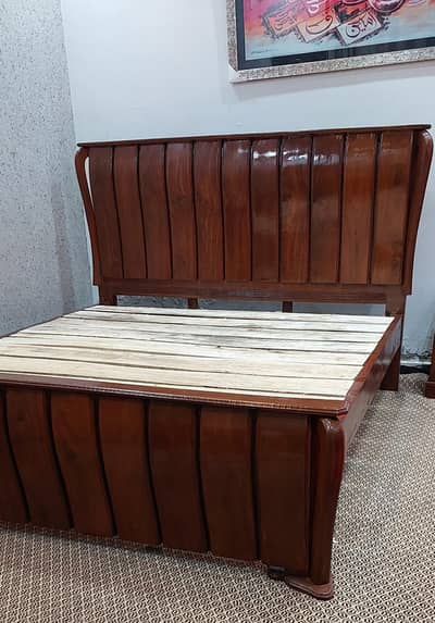 New condition bed king size total solid wood