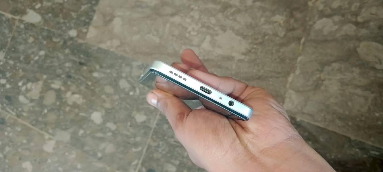 Realme C71 3