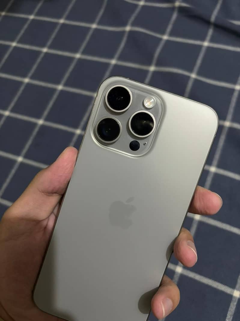 Apple iPhone 15 Pro Max 2