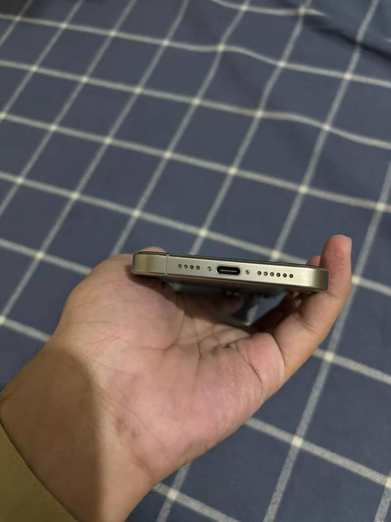 Apple iPhone 15 Pro Max 7