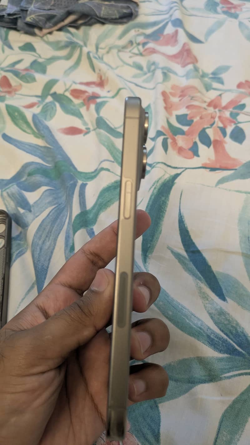 Apple iPhone 15 Pro Max 2