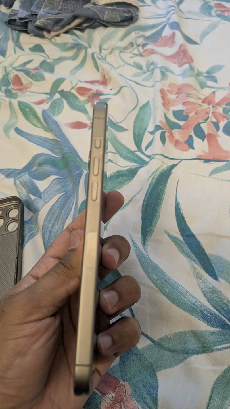 Apple iPhone 15 Pro Max 3