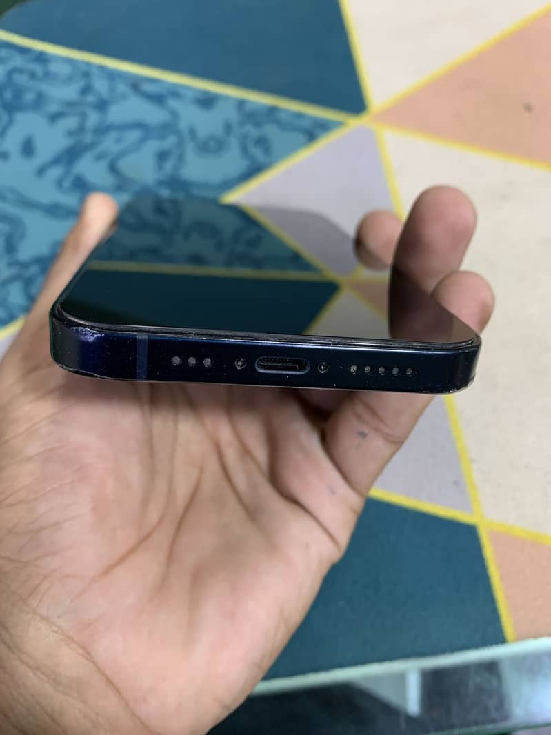 Apple iPhone 13 4