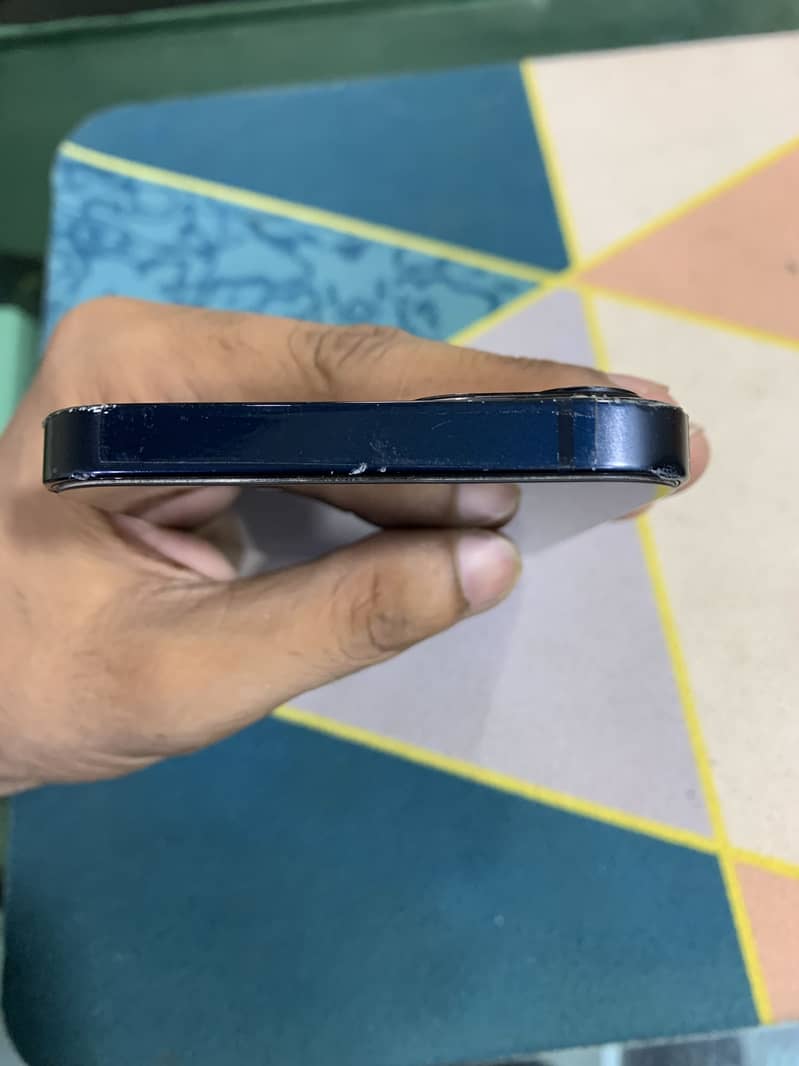 Apple iPhone 13 5