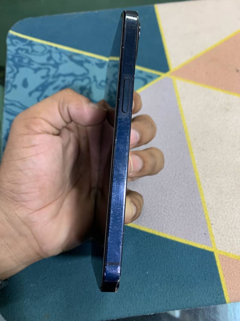 Apple iPhone 13 6