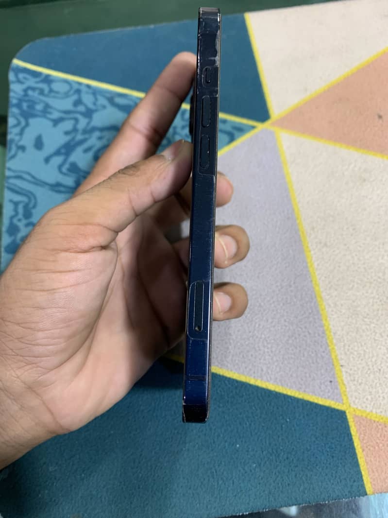 Apple iPhone 13 7