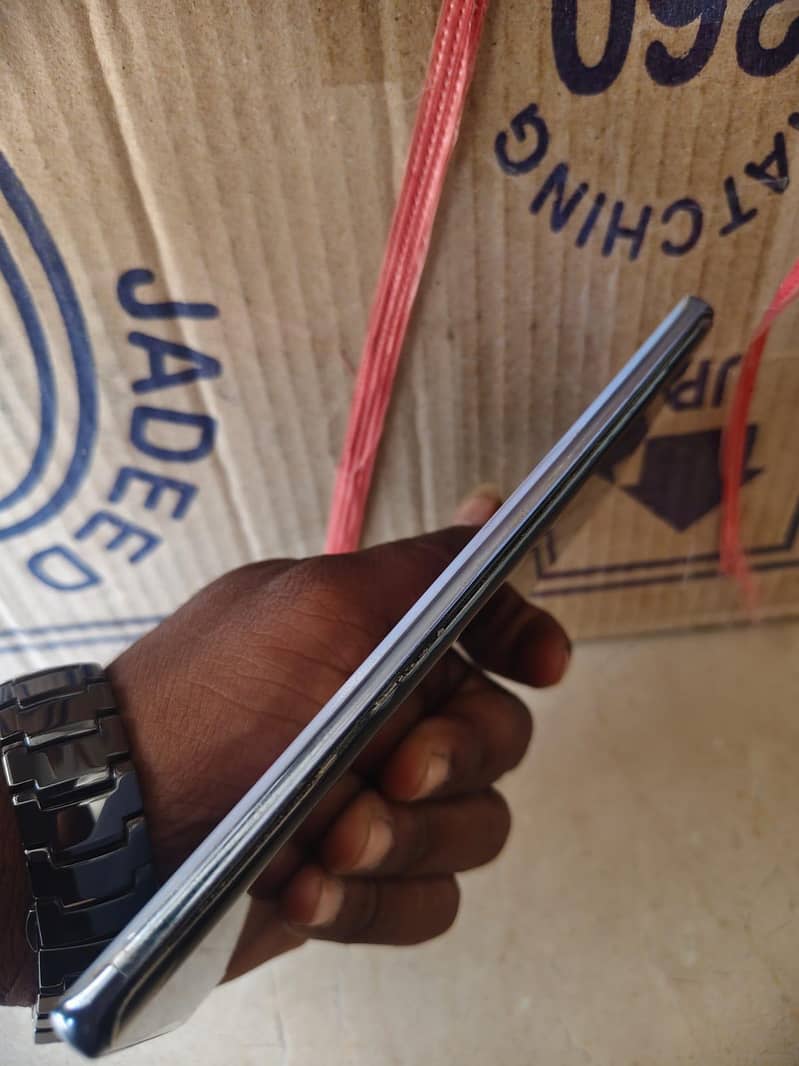 Tecno CAMON 30S 7