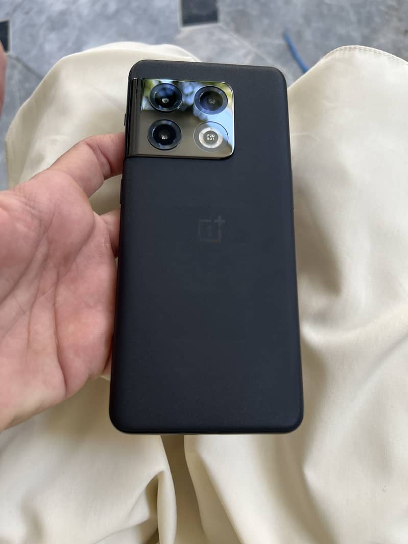 One Plus 10 Pro 4