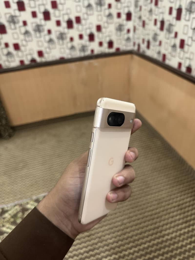 Google Pixel 8 4