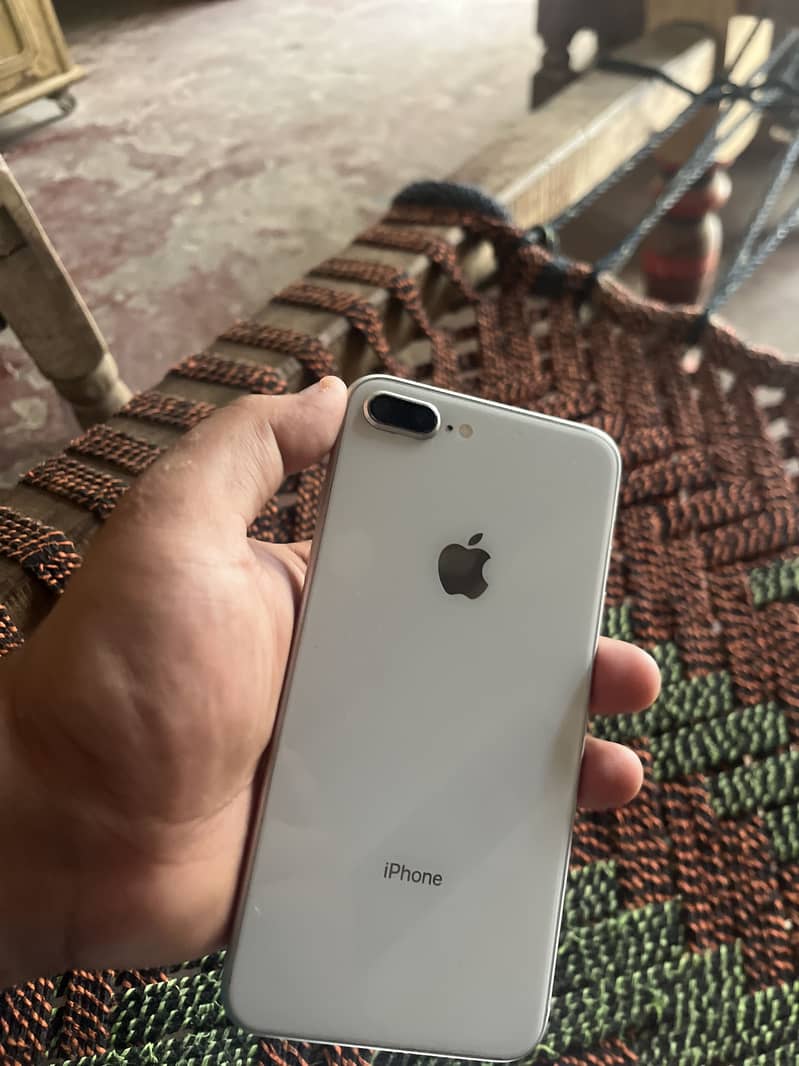 Apple iPhone 8 Plus 2
