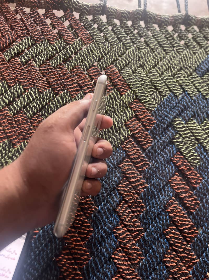 Apple iPhone 8 Plus 3