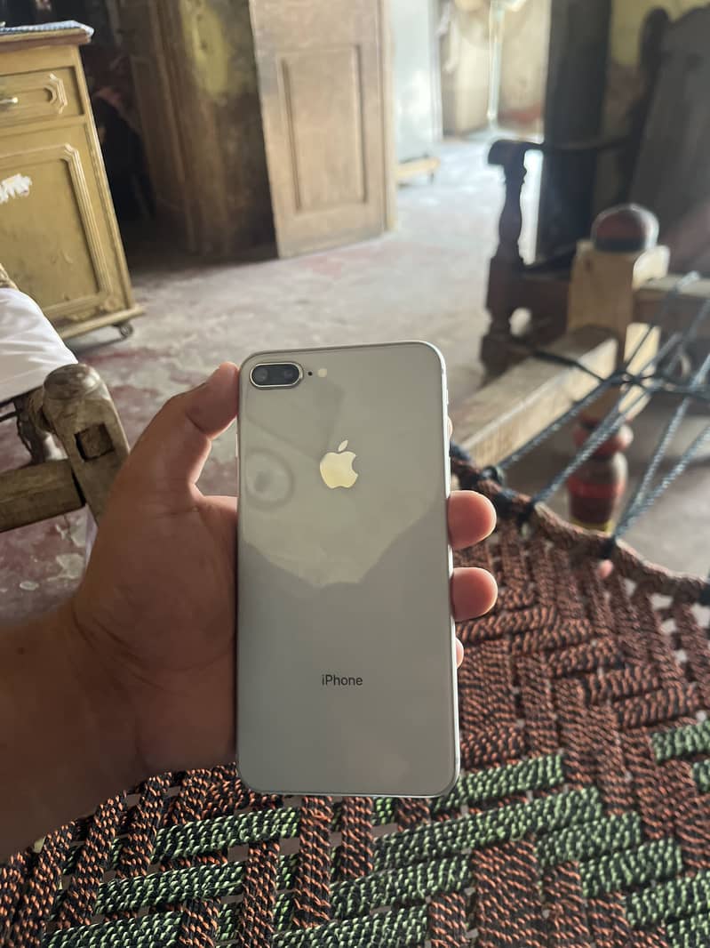 Apple iPhone 8 Plus 8