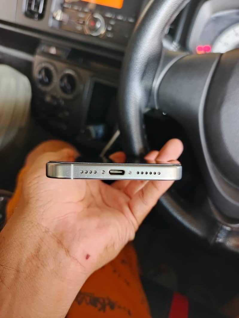 Apple iPhone 15 Pro Max 3