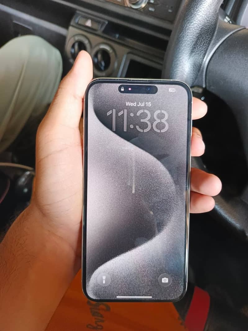 Apple iPhone 15 Pro Max 4