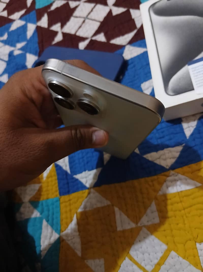 Apple iPhone 15 Pro Max 4