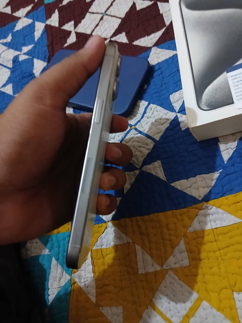 Apple iPhone 15 Pro Max 6