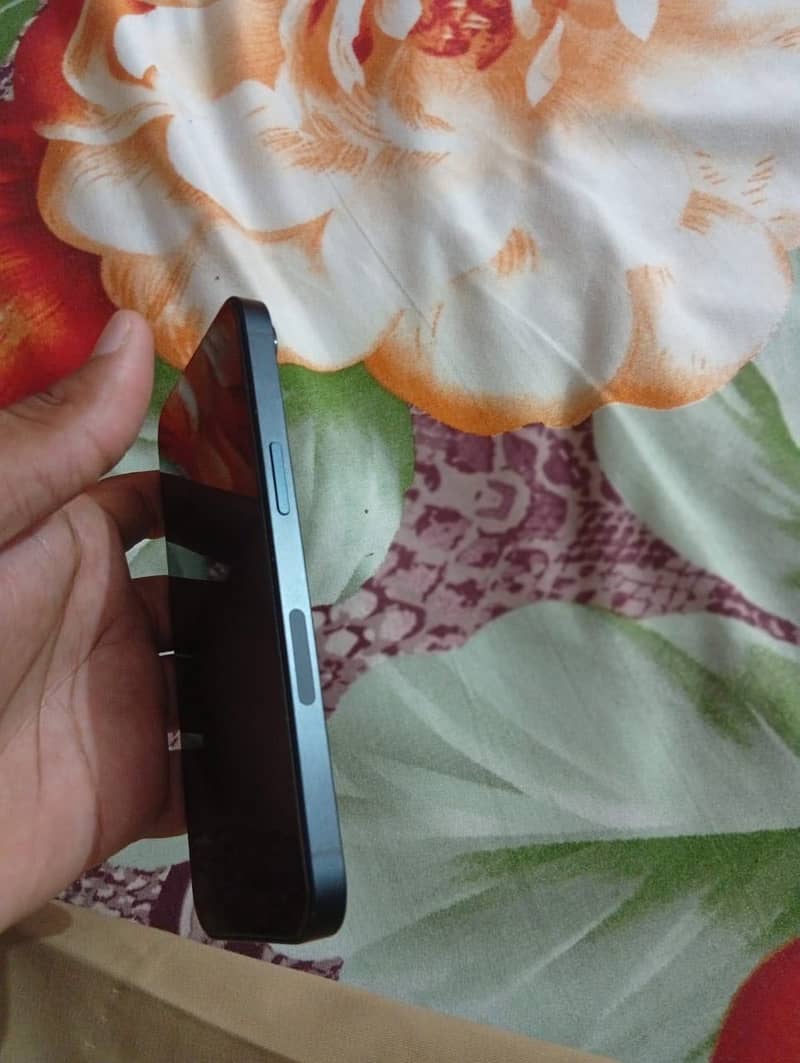 Apple iPhone 13 5