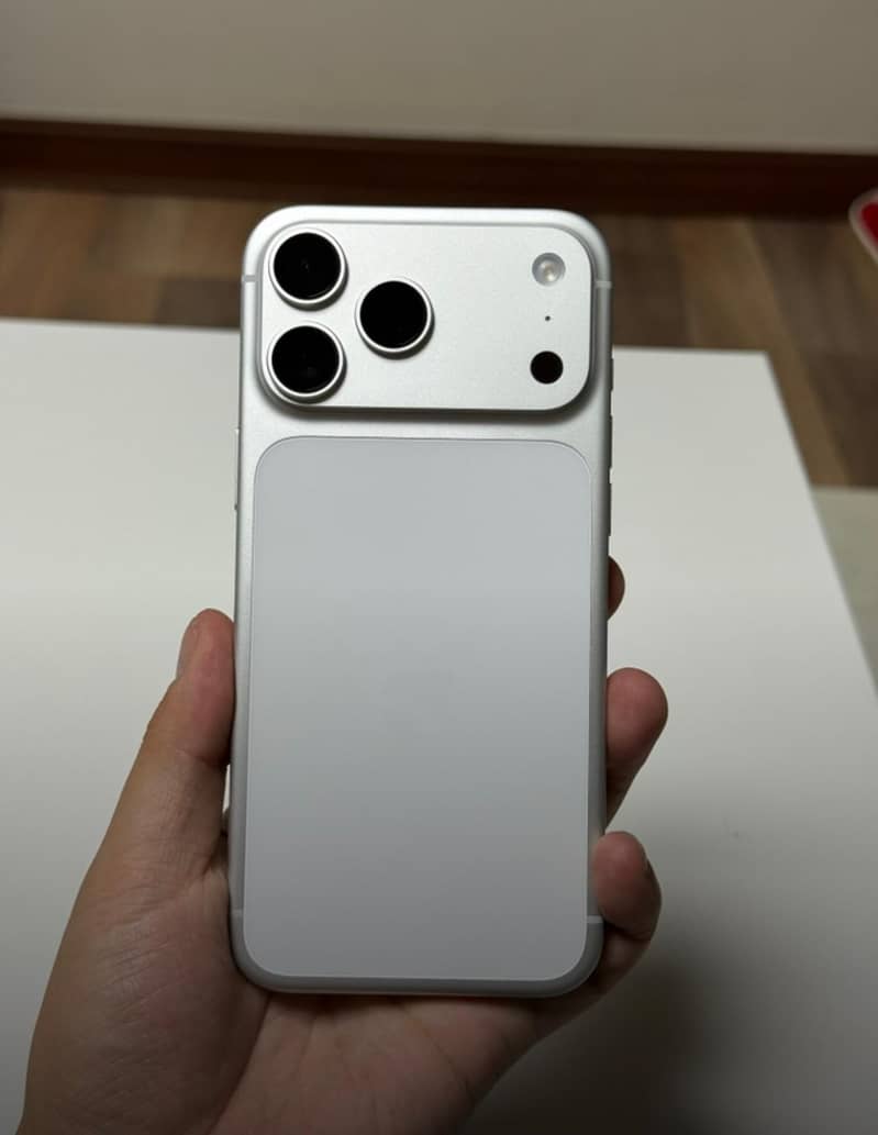 Apple iPhone 17 Pro Max 1