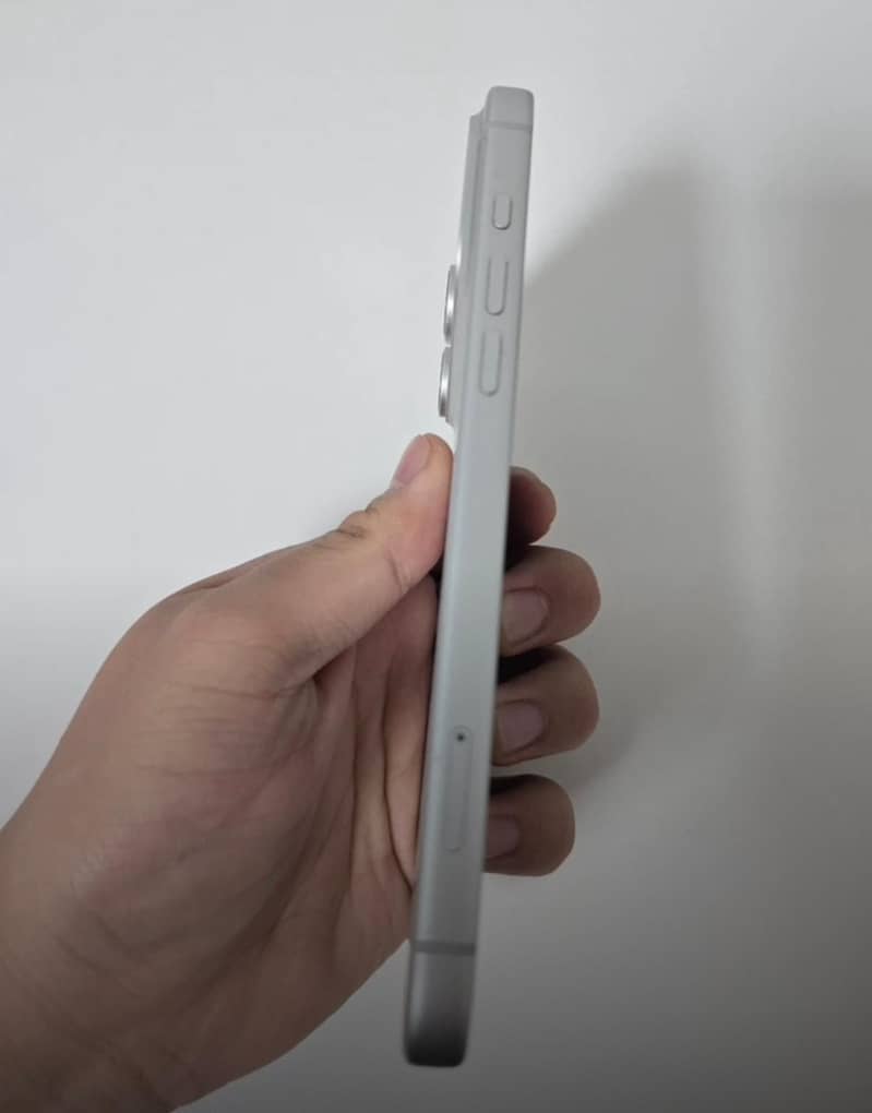 Apple iPhone 17 Pro Max 3