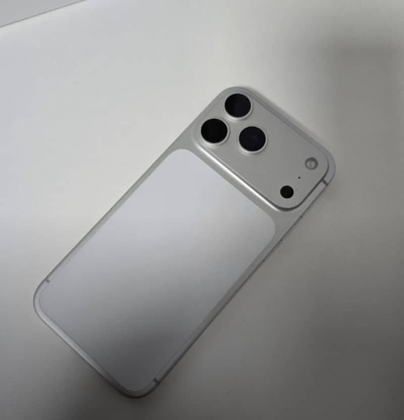 Apple iPhone 17 Pro Max 4