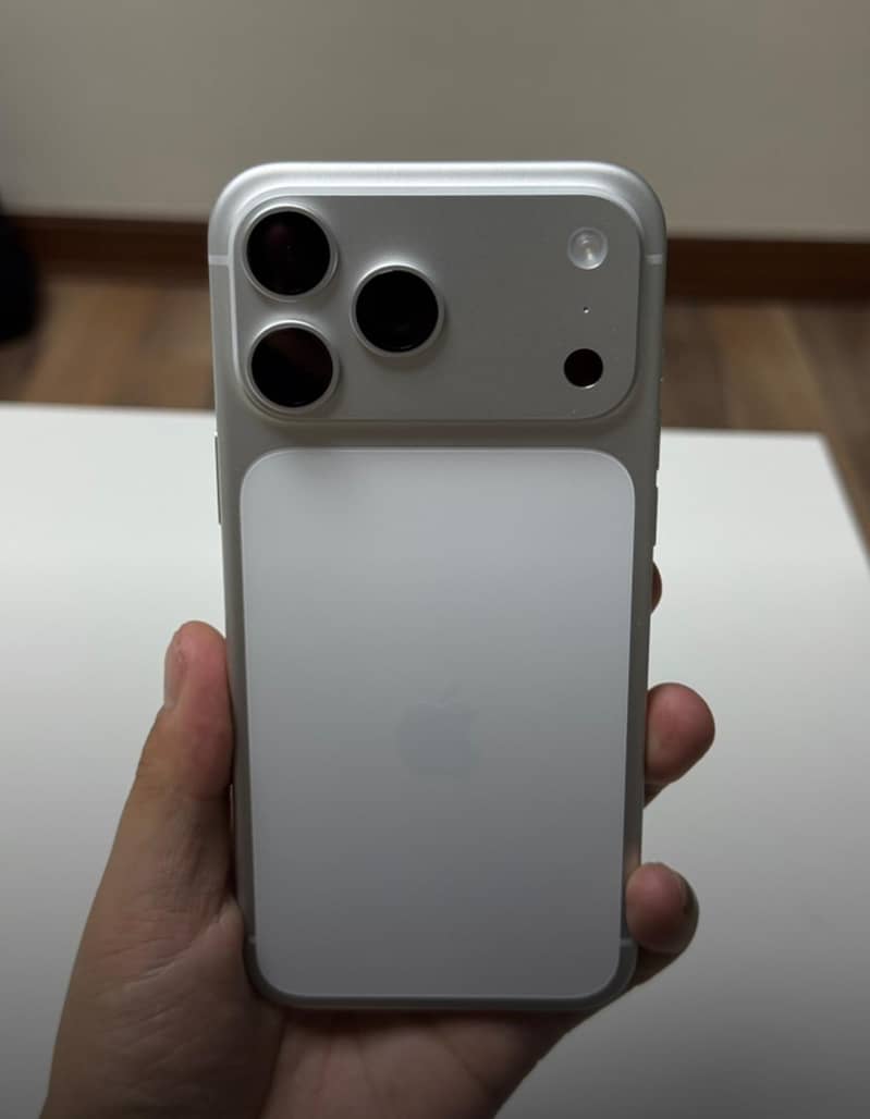 Apple iPhone 17 Pro Max 5