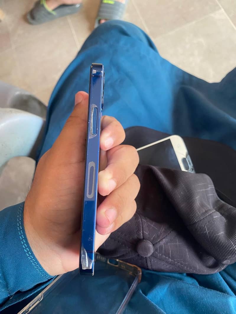 Apple iPhone 12 mini 0