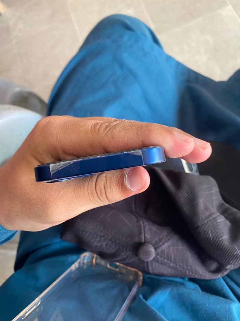Apple iPhone 12 mini 4