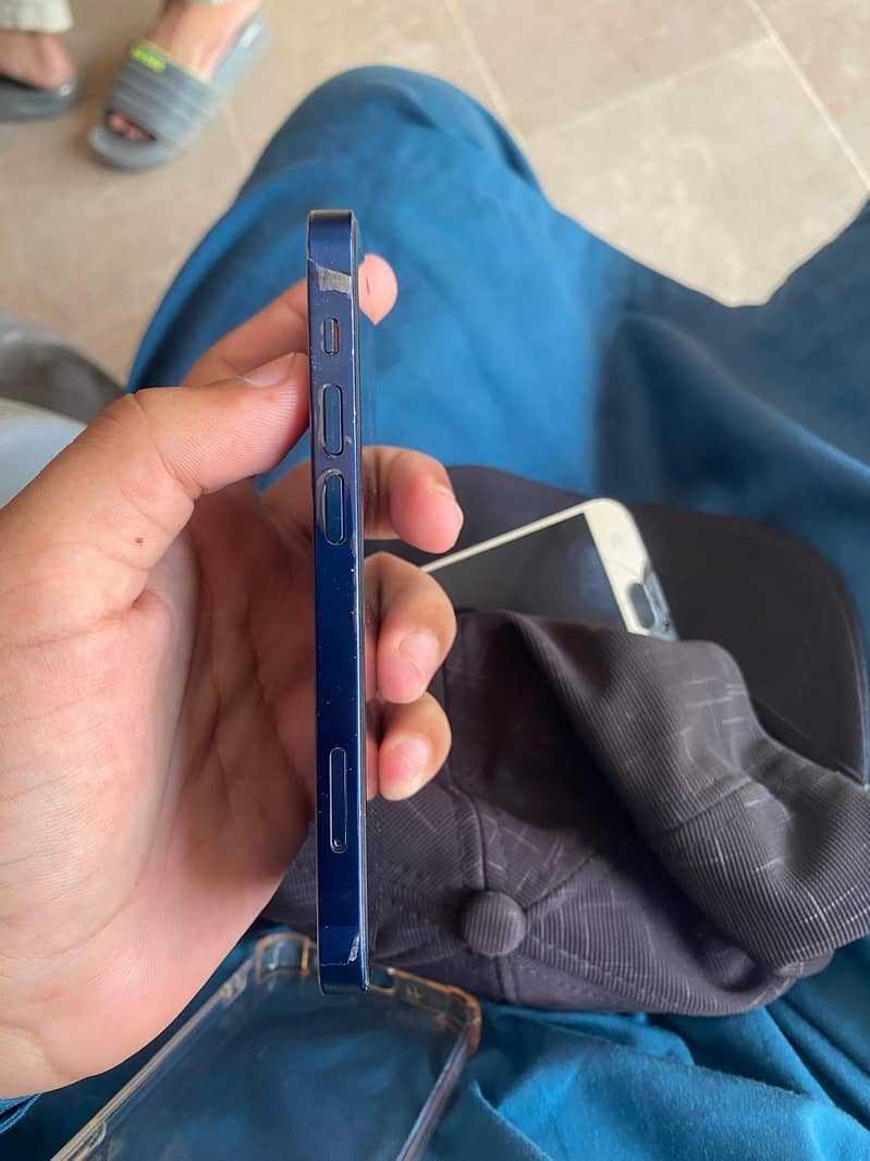 Apple iPhone 12 mini 6
