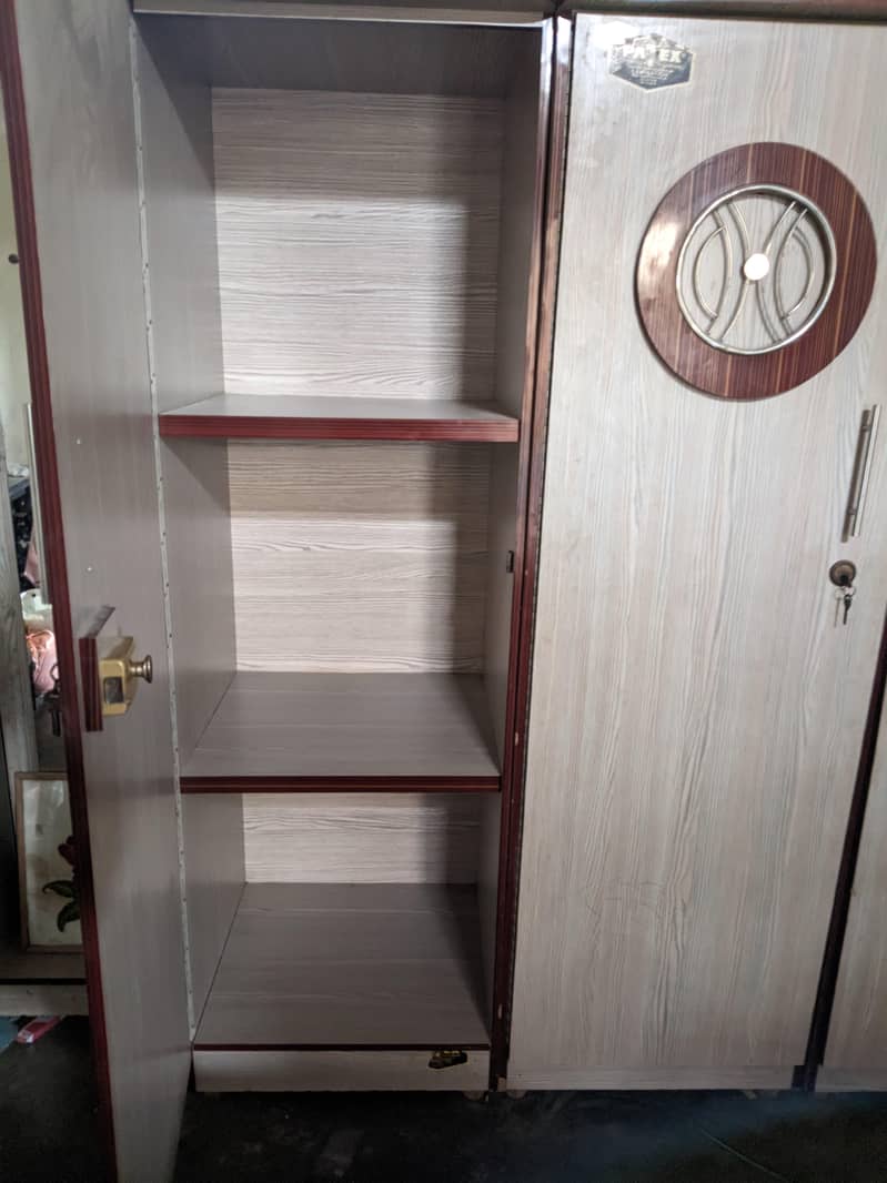 almari set and dressing table 1