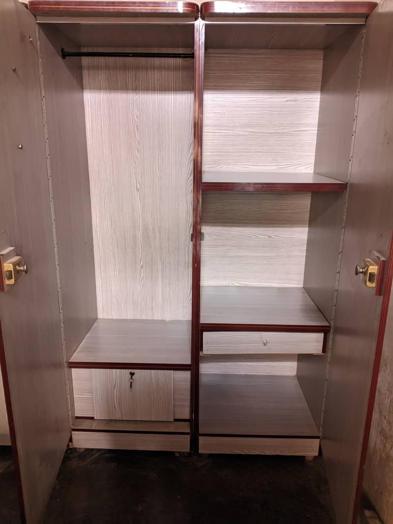 almari set and dressing table 2