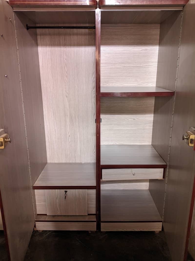 almari set and dressing table 3