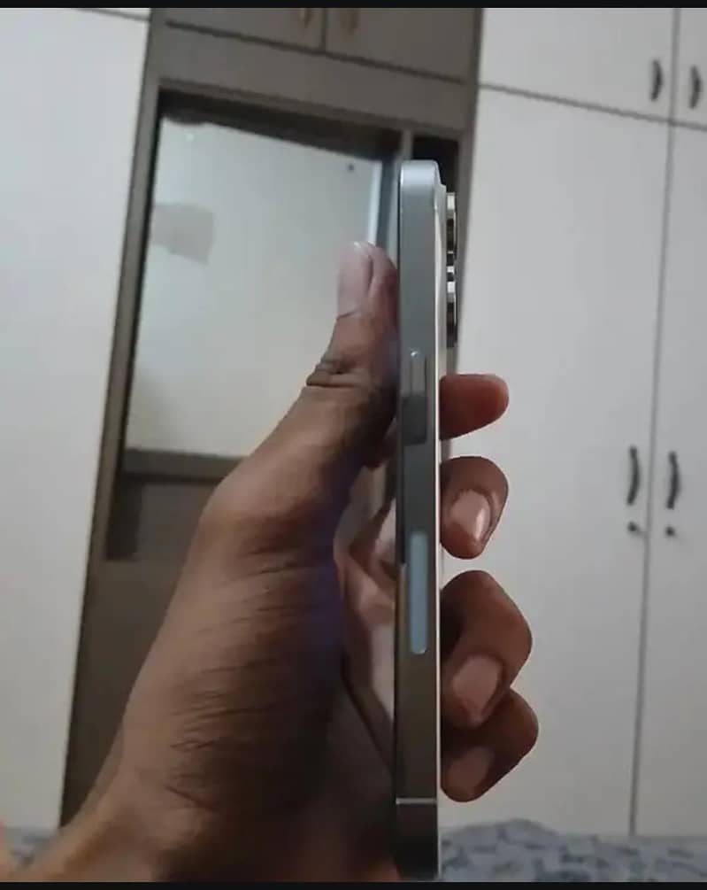 Apple iPhone 14 Pro 2