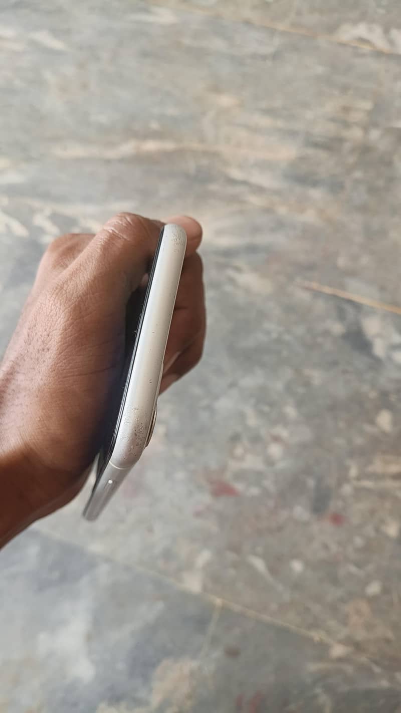 Apple iPhone 11 2