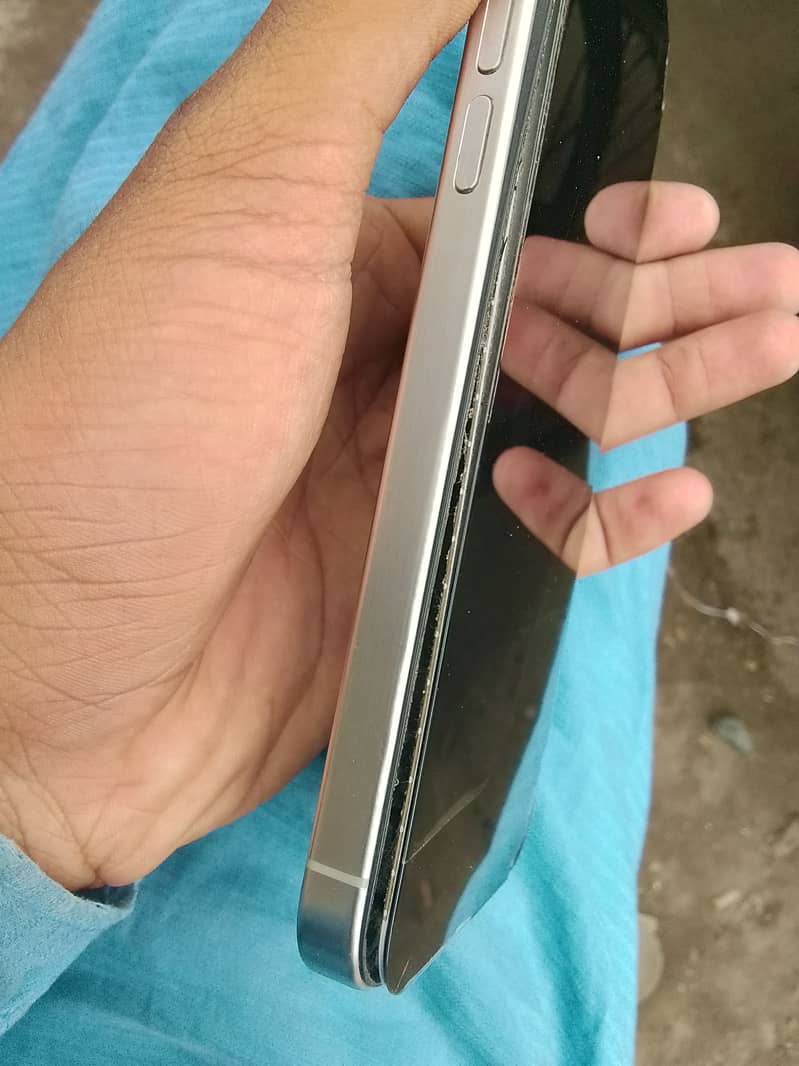 Apple iPhone 15 Pro Max 3