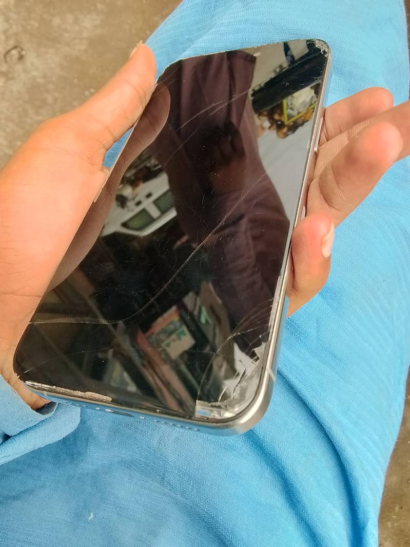 Apple iPhone 15 Pro Max 4