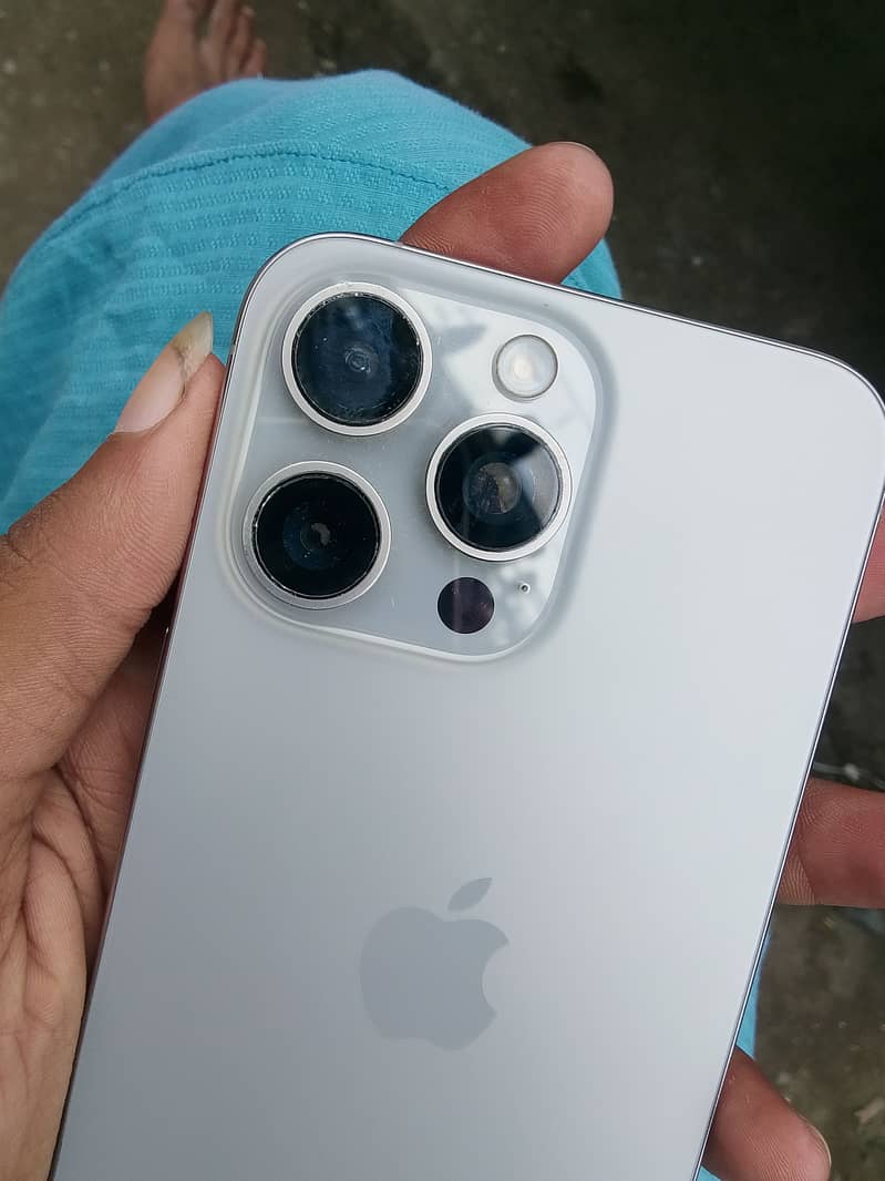 Apple iPhone 15 Pro Max 6