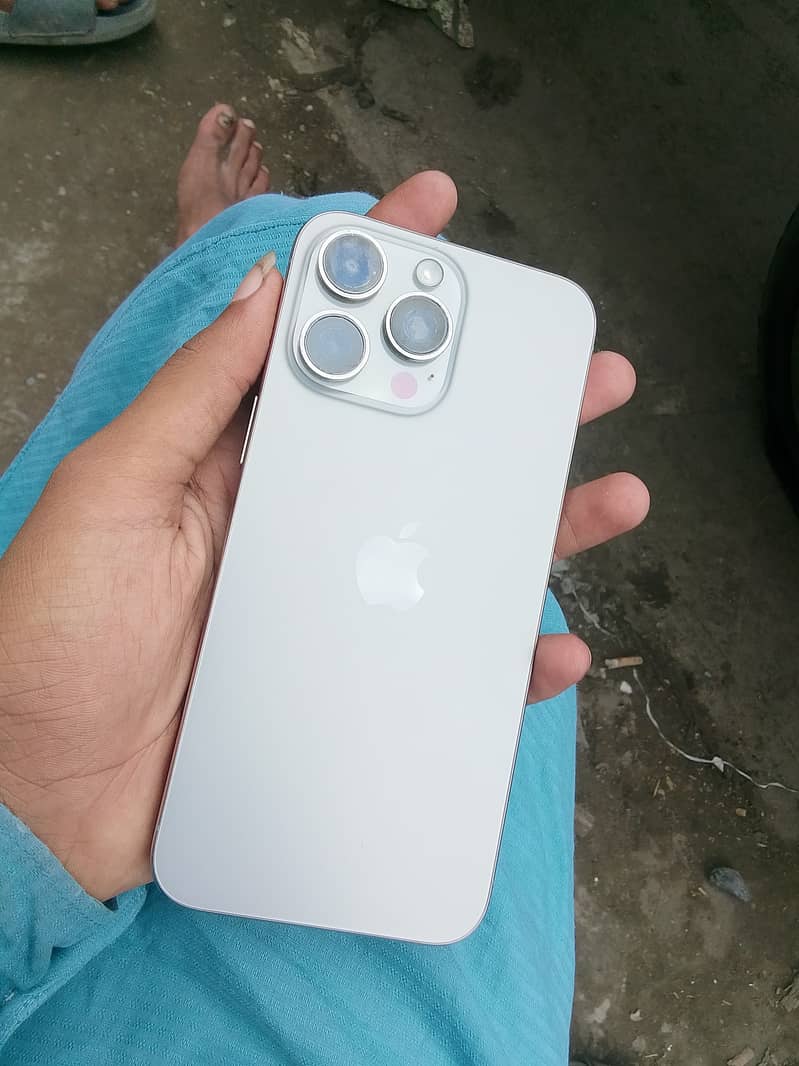 Apple iPhone 15 Pro Max 7